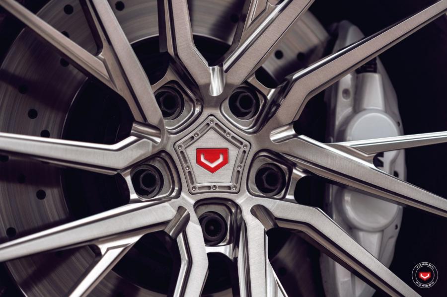 Колеса BMW M4 Coupe on Vossen Wheels (M-X4T) 2019 года  (фото 8 из 19)